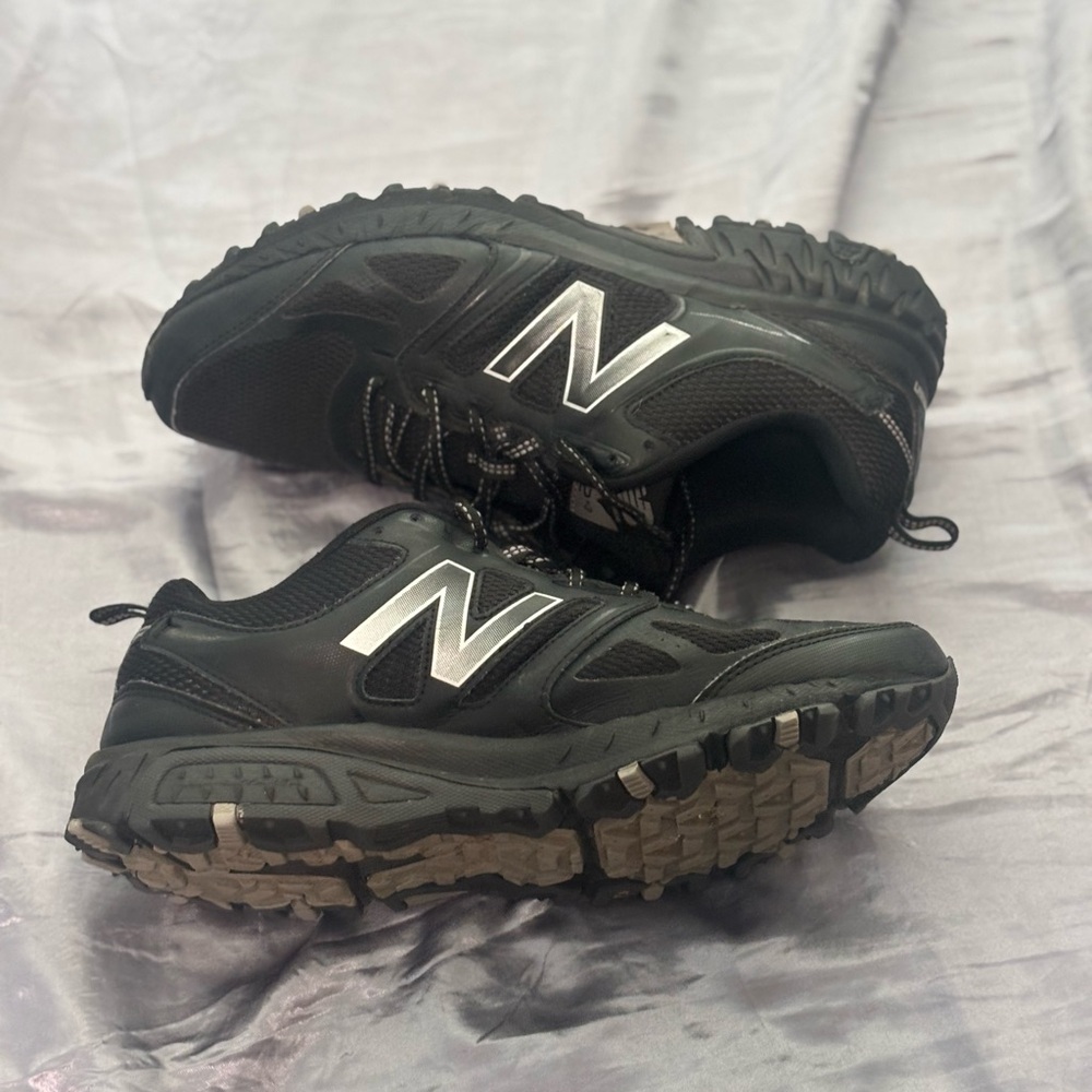 New Balance Men's Black Athletic Shoes